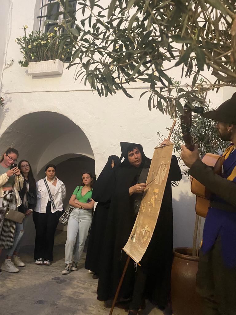 Stadtführung mit Gesang in den Gassen von Vejer.