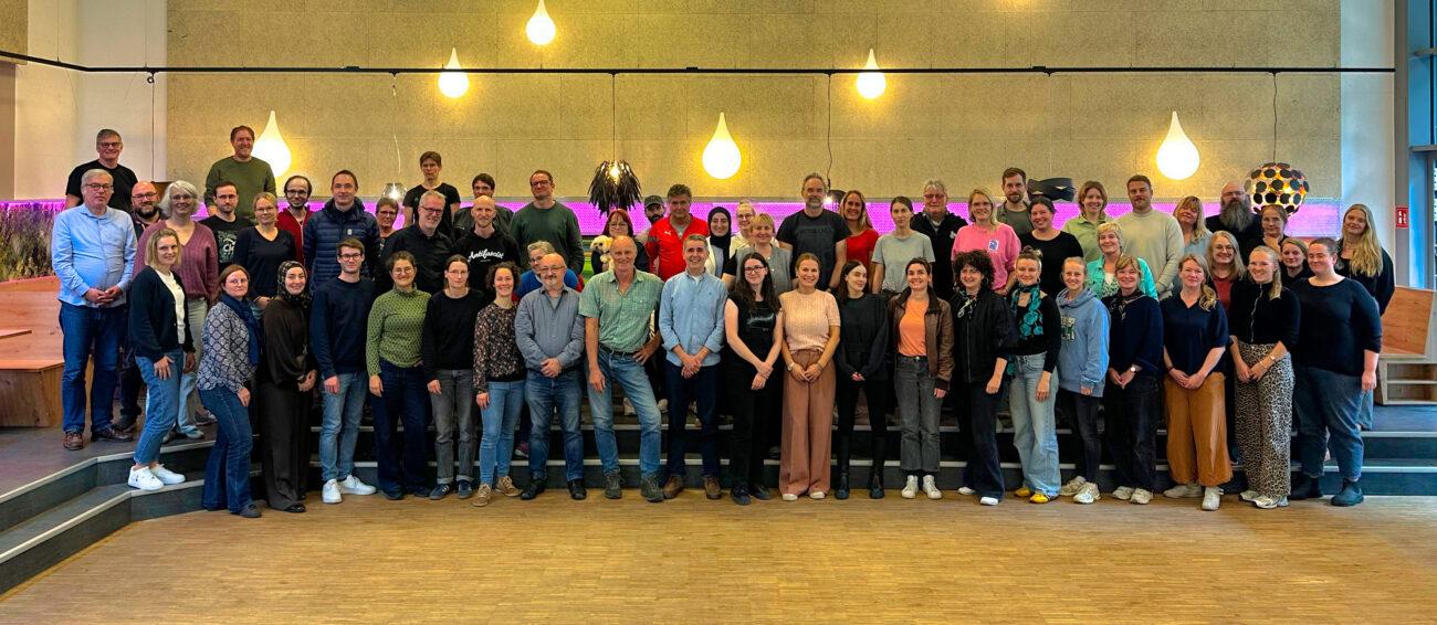 Gruppenfoto des Kollegiums der Stadtteilschule Finkenwerder.